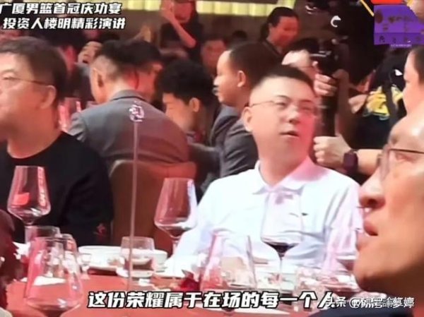 天平配资 庆功宴，楼明请来了同城对手方俊，71岁的楼忠福给李春江敬酒