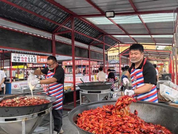 大圣证券 南乐美食广场火爆出圈 小龙虾单周销量登顶抖音热销榜