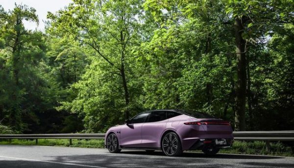 悦倍网 从榜单高分到万台下线，领克10 EM-P加速跑出混动“领跑节奏”